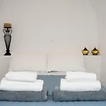 Santorini Vineyard With Heated Pool