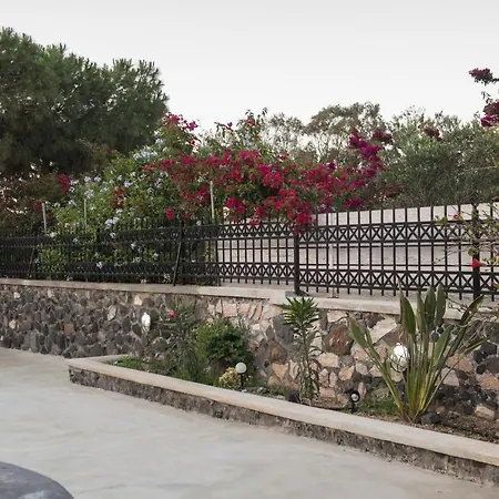 Santorini Vineyard With Heated Pool *