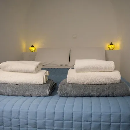 Semesterbostad Santorini Vineyard With Heated Pool *