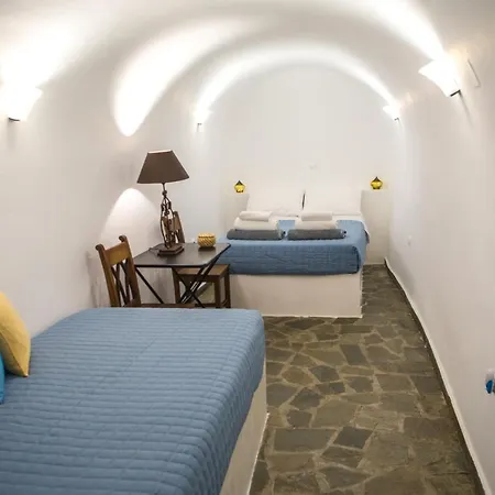 Santorini Vineyard With Heated Pool