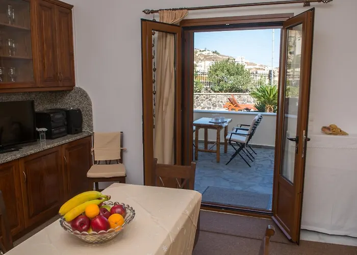 Semesterbostad Santorini Vineyard With Heated Pool