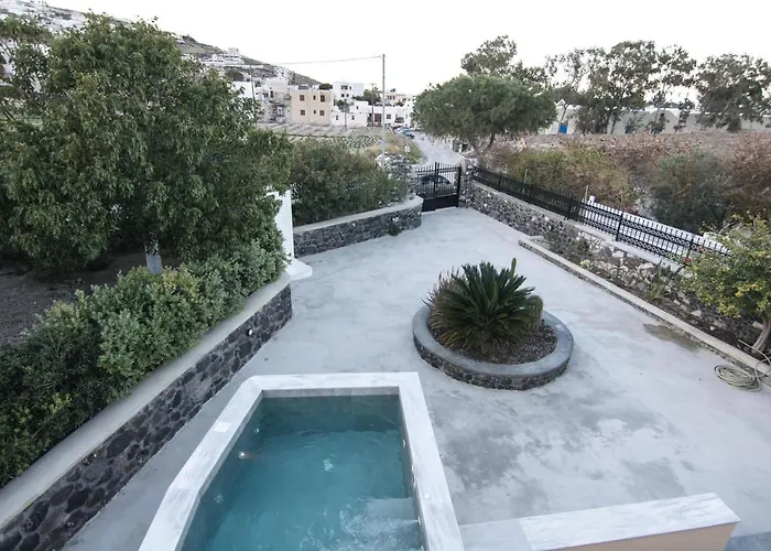 Santorini Vineyard With Heated Pool *