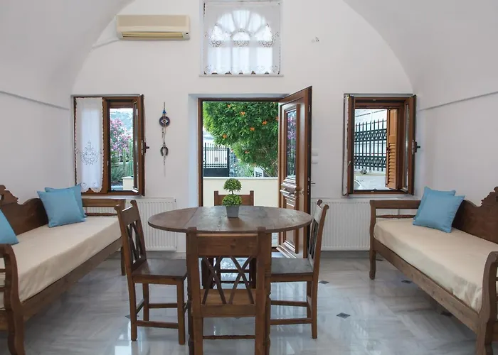 Semesterbostad Santorini Vineyard With Heated Pool Éxo Goniá