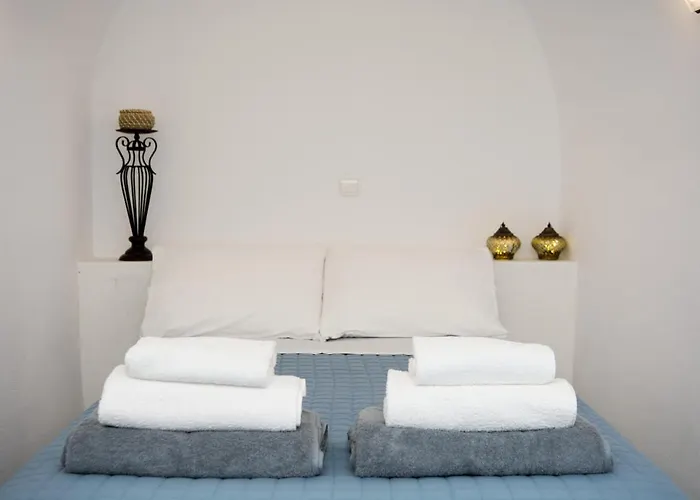 Santorini Vineyard With Heated Pool