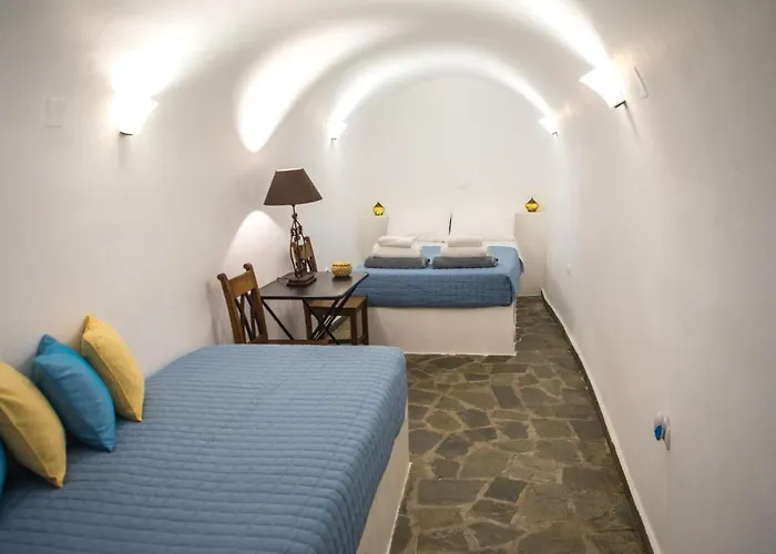 Santorini Vineyard With Heated Pool