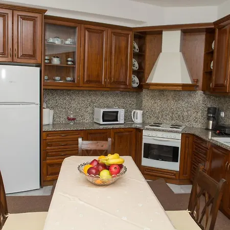 Santorini Vineyard With Heated Pool