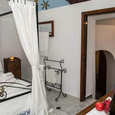 Santorini Vineyard With Heated Pool *