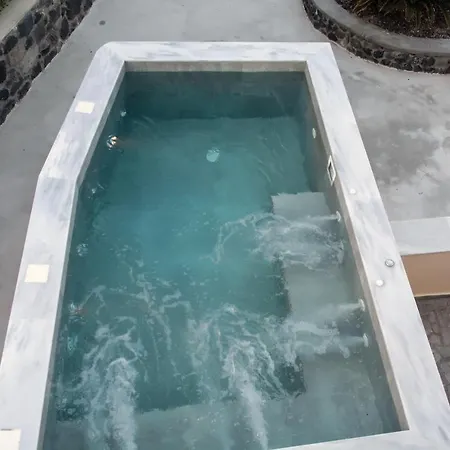 Santorini Vineyard With Heated Pool