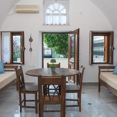 Hébergement de vacances Santorini Vineyard With Heated Pool Éxo Goniá