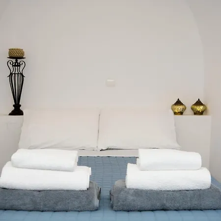 Santorini Vineyard With Heated Pool