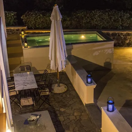 Hébergement de vacances Santorini Vineyard With Heated Pool Éxo Goniá