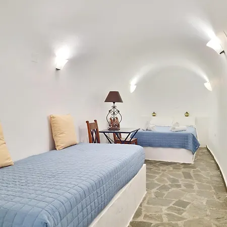 Santorini Vineyard With Heated Pool *