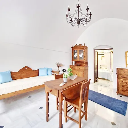 Santorini Vineyard With Heated Pool