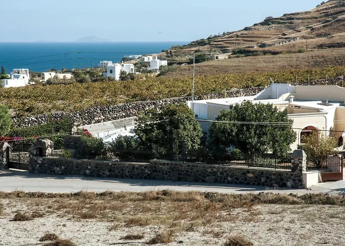 Santorini Vineyard With Heated Pool