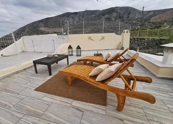 Santorini Vineyard With Heated Pool *