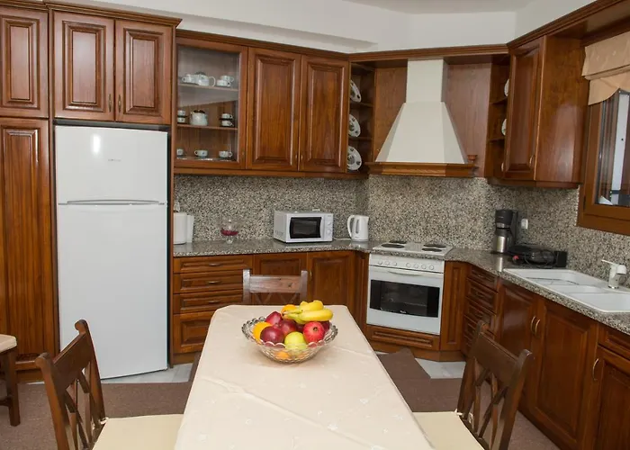 Santorini Vineyard With Heated Pool