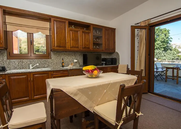 Santorini Vineyard With Heated Pool