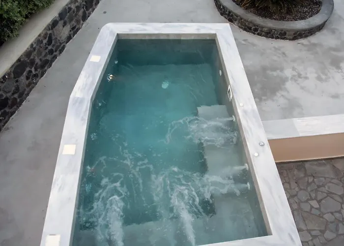 Santorini Vineyard With Heated Pool