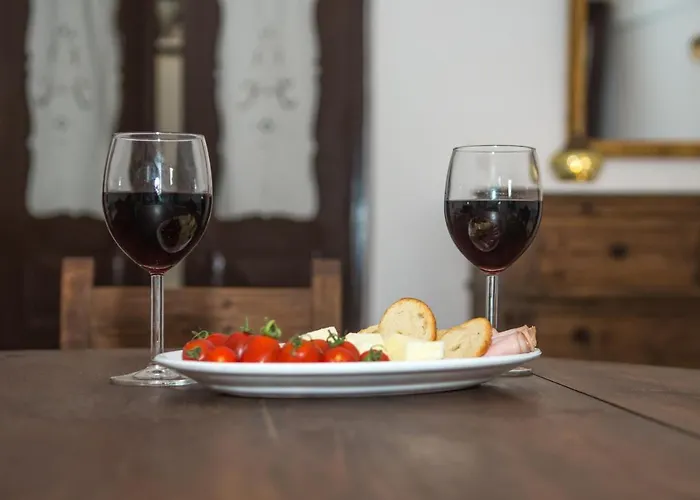 Santorini Vineyard With Heated Pool Hébergement de vacances *